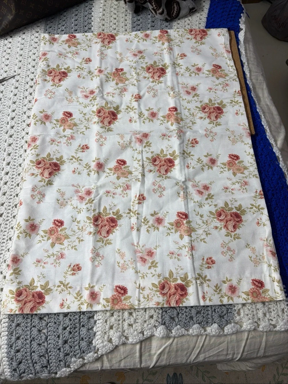Queen cotton flannel BJWC Floral Rose Print Pillowcase - White with Pink green